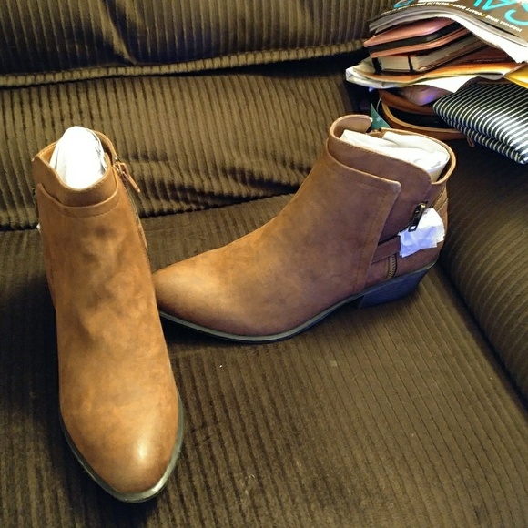 Madden Girl Huntzz Tan Paris booties - Picture 1 of 3